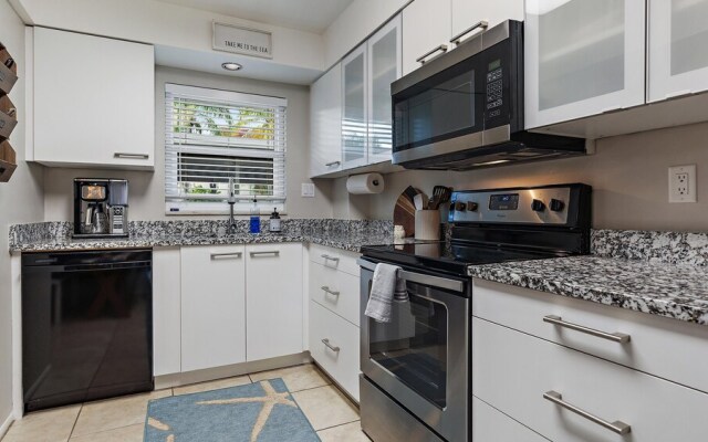 Beach Way Getaway 2 Bedroom Condo by RedAwning