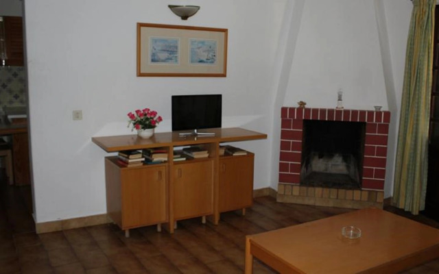 Cheerfulway Oura Village Garden Apartamentos