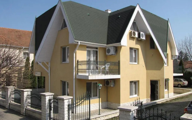 Hotel Nóra