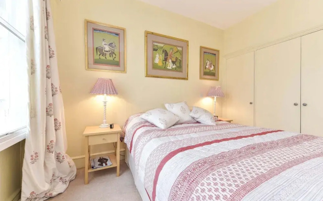 Smart 2 bedroom flat near Pimlico Tube