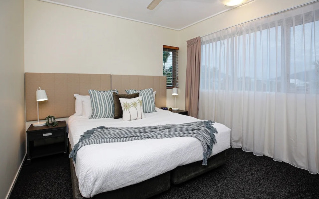 Apartment in the City with Pool and BBQ