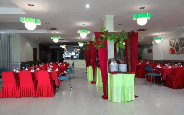OYO 742 Mona Plaza Hotel