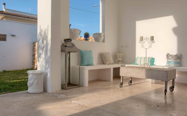 Deluxe Tangerine Court