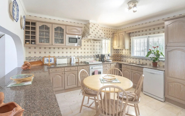 Silver Beautiful 4 Bedroom Vila Just Steps TO TH