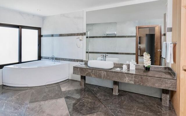 Nuhun Gemisi Deluxe Spahotel