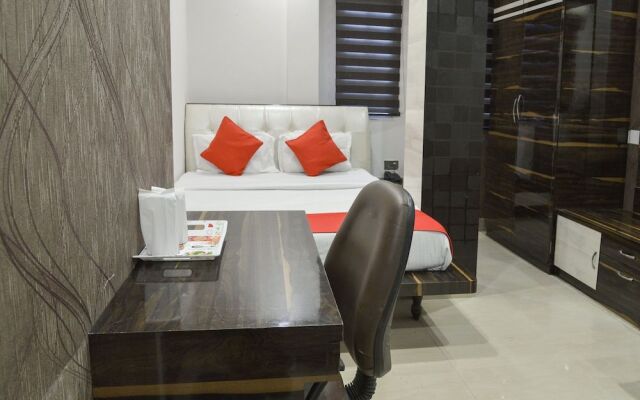 OYO Flagship 3352 Krishna Guest Lines Bagri Market