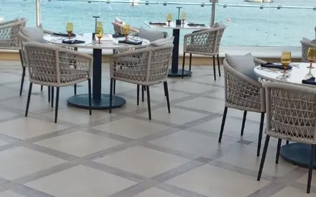 One Bedroom Ocean Front Suite on Medano Beach