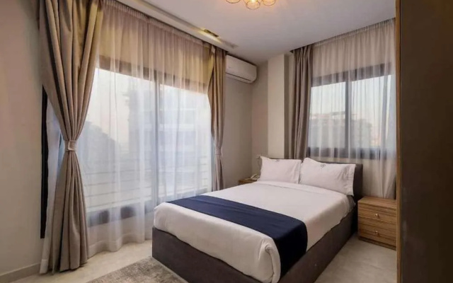 Travelholic Residence Golden Gates