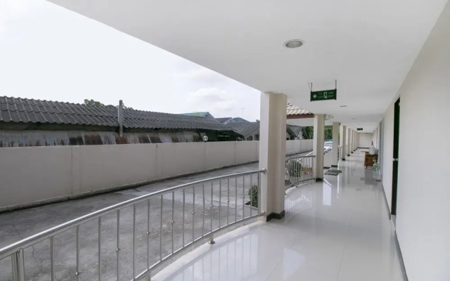 Sunee Place Hotel by OYO