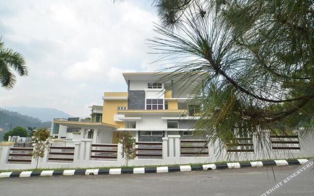 Rafflesia Villa @ Rainforest Sanctuary