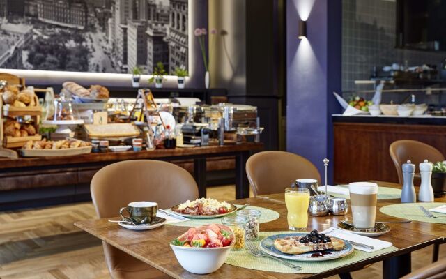 Lindner Hotel Frankfurt Main Plaza, part of JdV by Hyatt