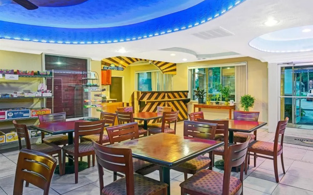 Days Inn Charlotte North-Speedway-UNCC-Research Pa