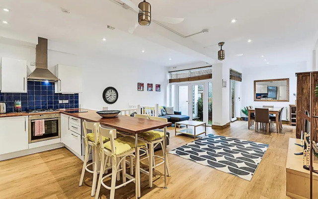 Modern Comfort Two Bedroom Gem on the Rye