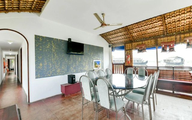 OYO 23103 Houseboat Ganga 5bhk Deluxe