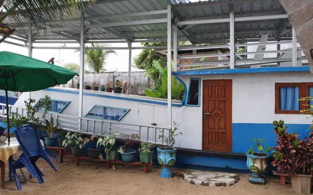 Larantuka Beach Apartments.