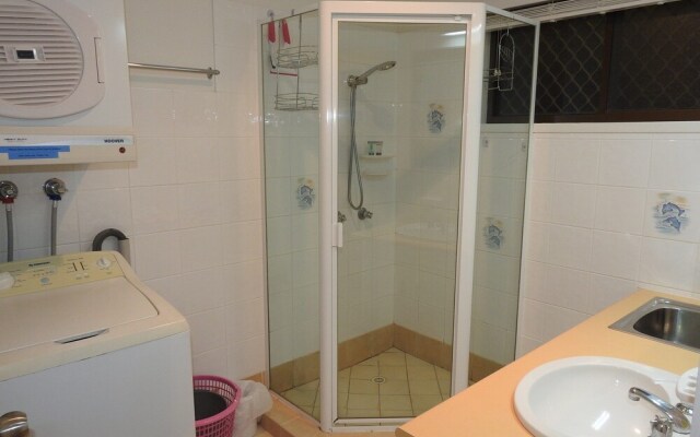 Immaculate First Floor Waterfront Unit - Welsby Pde, Bongaree