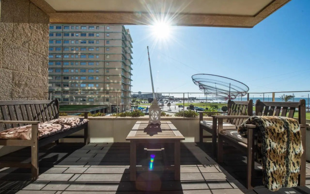 Apartament em condominio com Piscina