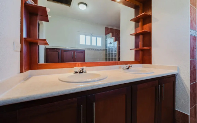 5 Bedroom Villa With Amazing View of Aruba Nature