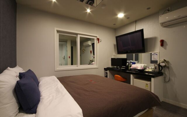 The M Hotel