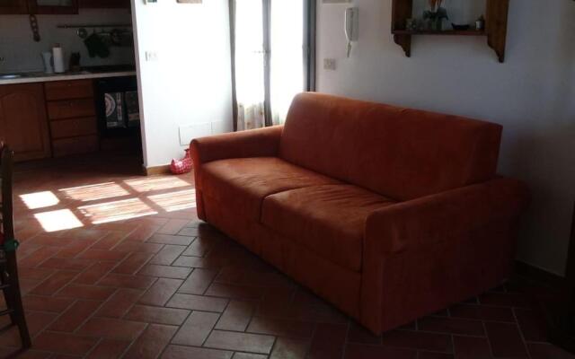 Casa Leonardo, Montaione, Mura