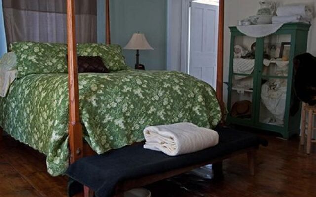 Roseledge Country Inn