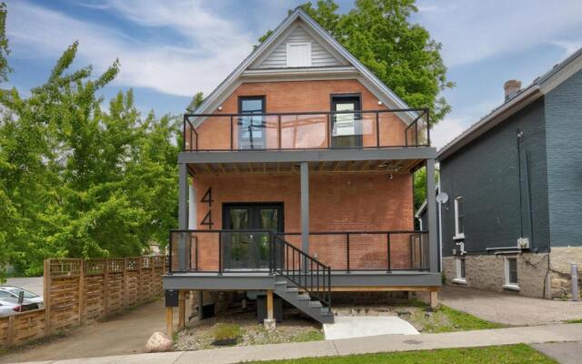 Entire 3-Units Top-Floor Across From Google