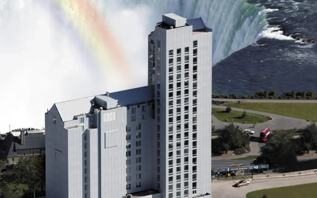Oakes Hotel Overlooking the Falls