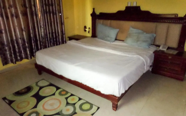 Golden Bird Hotel & Suites