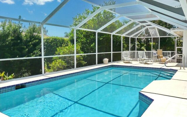 Inviting, Quiet Home in With Pool and Steps to Beach