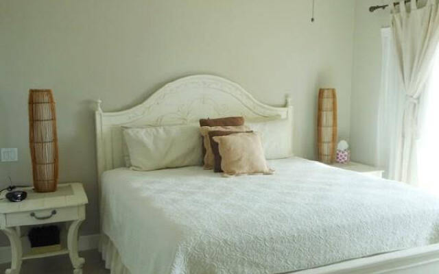 Divine Leisure Two-bedroom Condo - Pri 8496