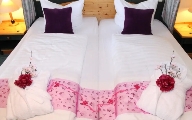 Zur Kaiserpfalz - Hotel-Spa-Camping