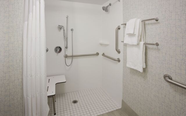 Holiday Inn Express Roseville-St. Paul by IHG