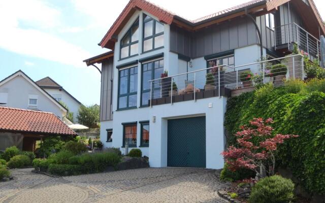 Pretty holiday apartment with an idyllic garden in Daun