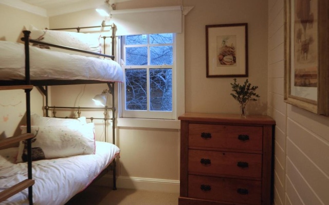 Illalangi Boutique Cottage – Guest Rooms – Blackheath