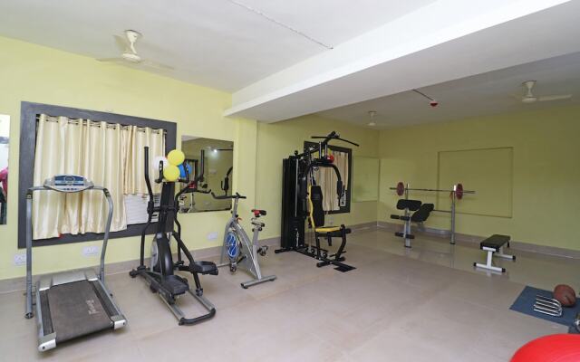 Capital O 30565 Pabitra Royal Regency