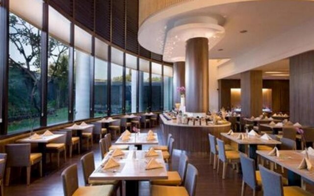 Hotel Santika Pandegiling Surabaya