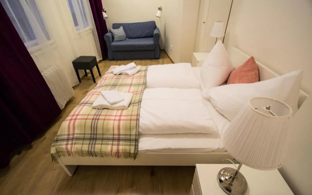Old Town Rybna Apt by Ruterra