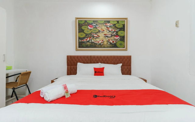 RedDoorz Syariah near Universitas Borobudur
