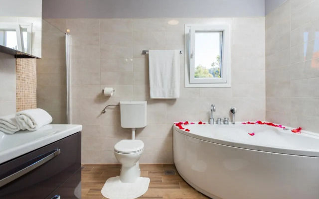 Gold & Silver Apartments