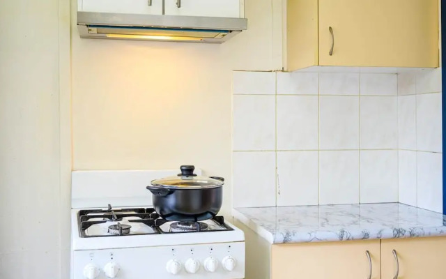Metawise/parramatta Cozy Room With Furniture Wifi