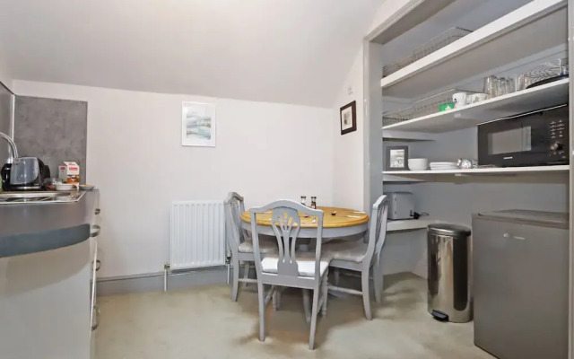 Compton House Snug