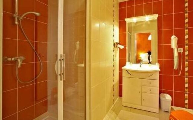 Hotel A Jayac - Logis Hotels