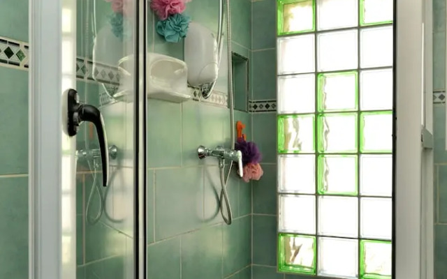 Modern and Central With Private Roof Deck