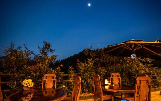 Yunlin Shanju (Longji Terrace Observation Deck)