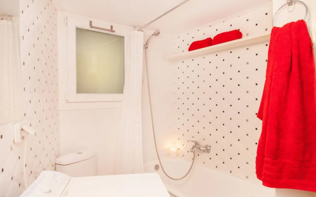 Classic Pied A Terre In Central Athens