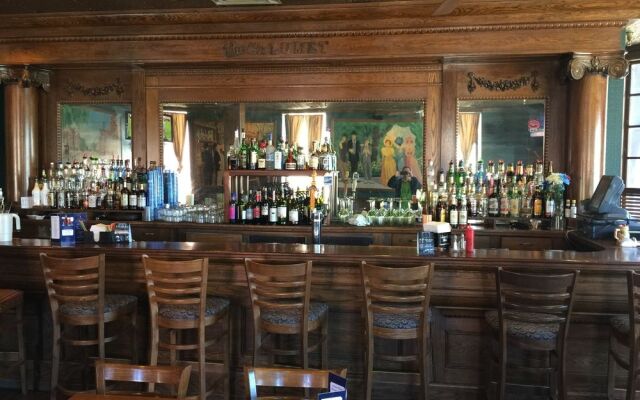 Historic Calumet Inn