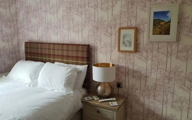 Queen Catherine Hotel