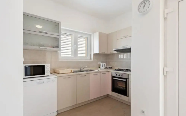 Simplistic Apartment in Neviđane with Balcony