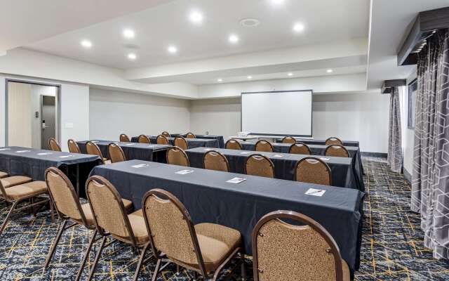 Best Western Plus Bourbonnais Hotel & Suites