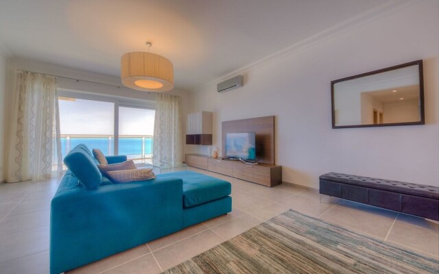 Seafront Luxury Apartment Incl Pool